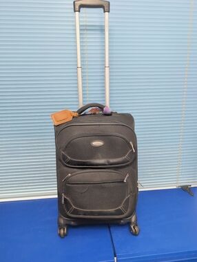 Samsonite Black Spinner Carry-On Luggage - Compact Travel Bag 20x14x10in